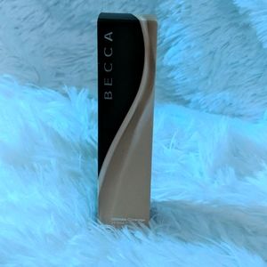 Becca Foundation shade Linen